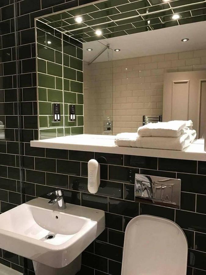 The George Hotel Wetherspoon Brecon Exteriör bild