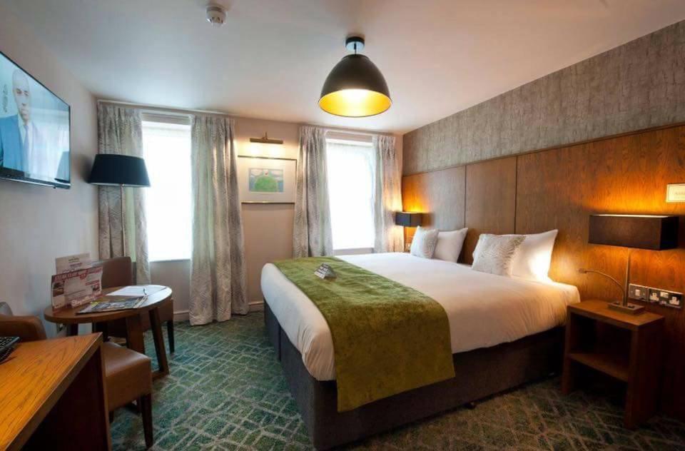 The George Hotel Wetherspoon Brecon Exteriör bild